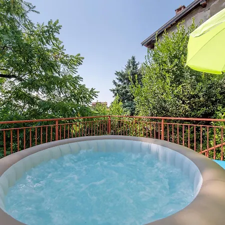 Tramonti Apartman *